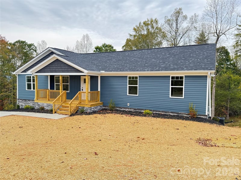 1205 Summerhill St, Lenoir, NC 28645