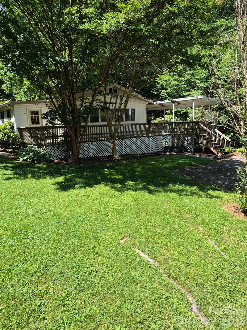 9 Smokey Cove Rd, Canton, NC 28716