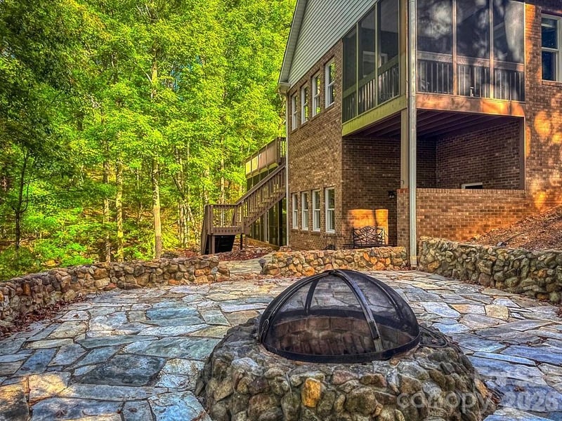 906 Rocky Cove Ln, Denton, NC 27239