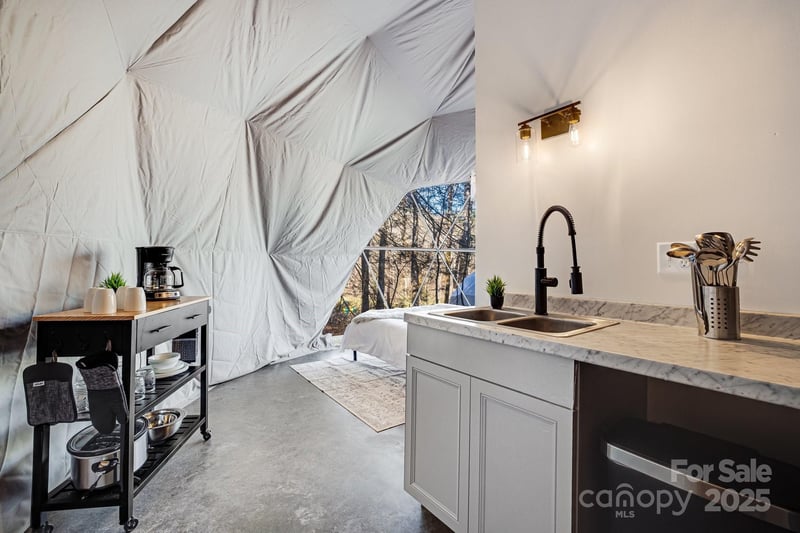186 Meece Rd, Rosman, NC 28772