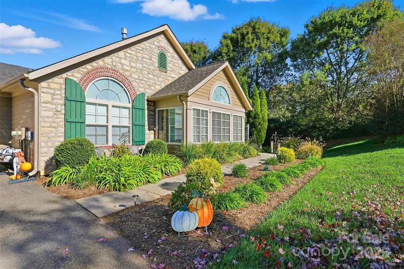 817 Wynnshire Dr #B, Hickory, NC 28601
