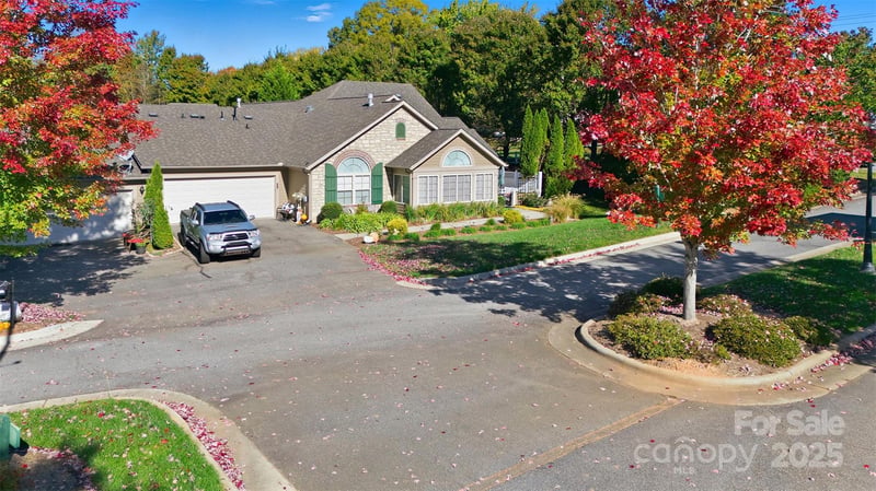 817 Wynnshire Dr #B, Hickory, NC 28601