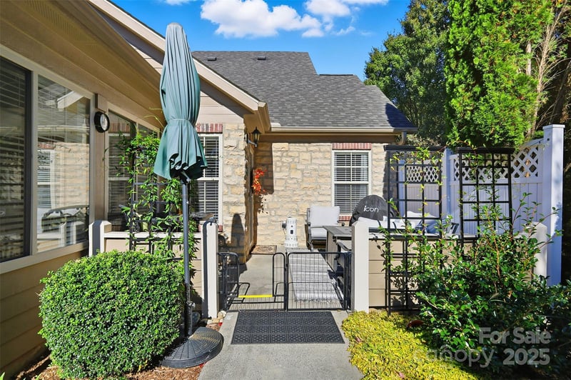 817 Wynnshire Dr #B, Hickory, NC 28601