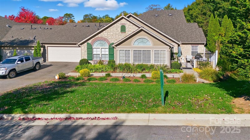 817 Wynnshire Dr #B, Hickory, NC 28601
