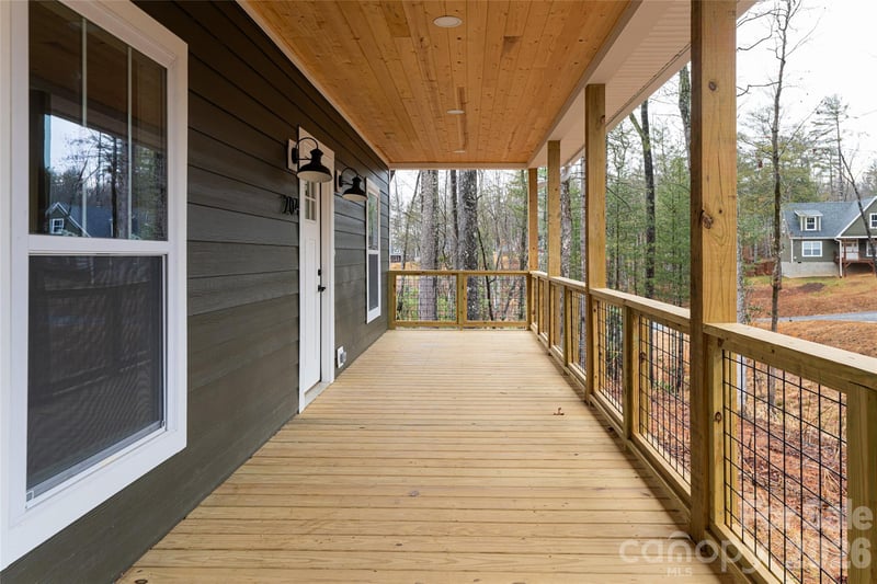 204 Cascade Ridge Rd, Fairview, NC 28730