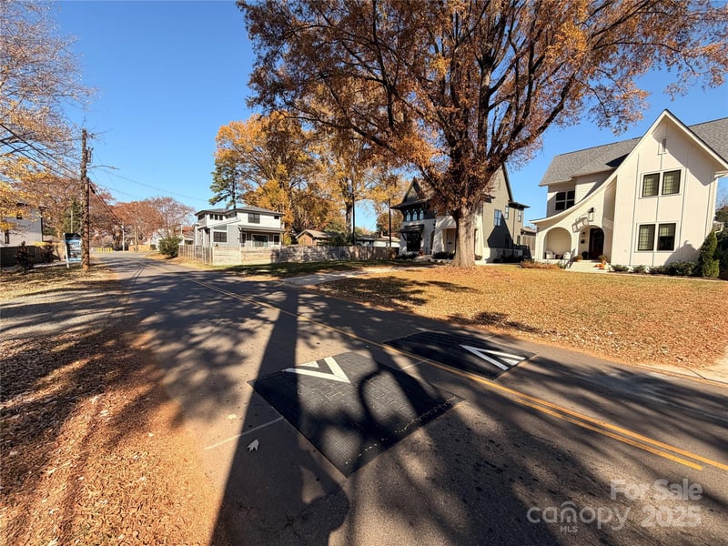 828 Tennyson Dr, Charlotte, NC 28208