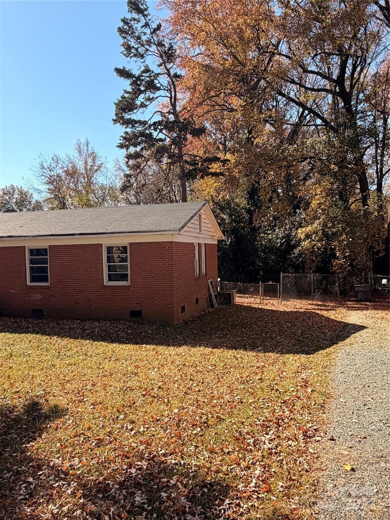828 Tennyson Dr, Charlotte, NC 28208