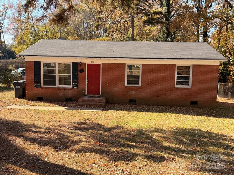828 Tennyson Dr, Charlotte, NC 28208