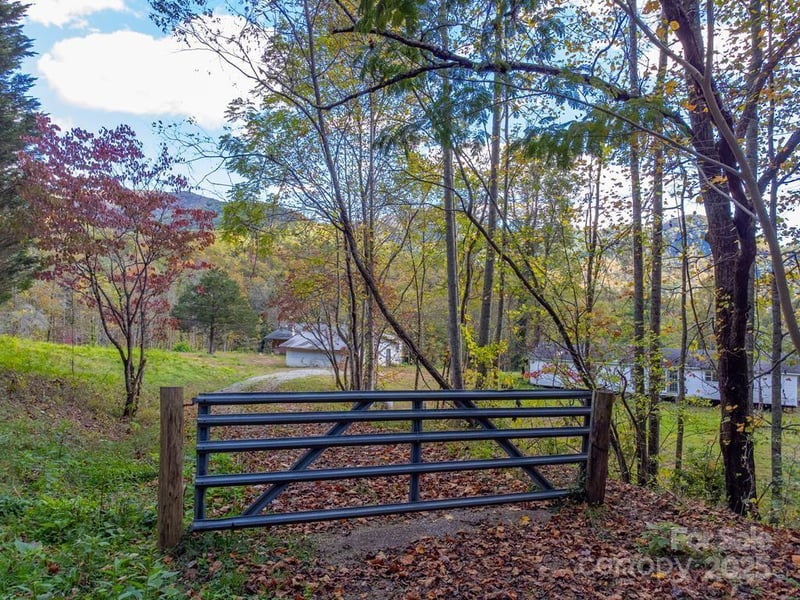 8125 Ellijay Rd, Franklin, NC 28734