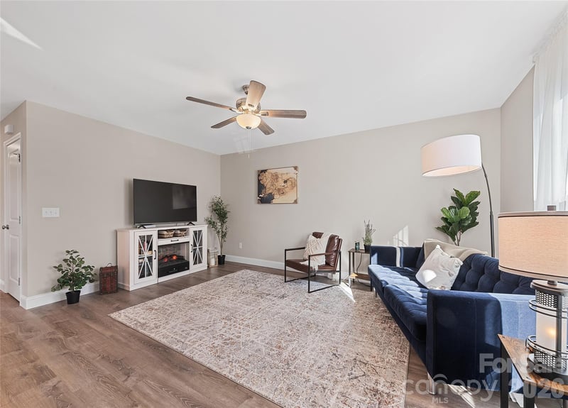 687 Holtzclaw Rd, Canton, NC 28716