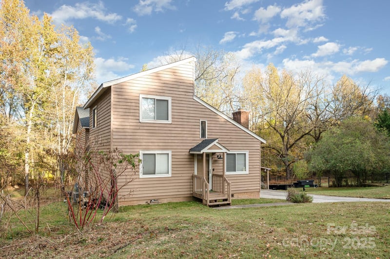 6013 Tall Tree Ln, Harrisburg, NC 28075