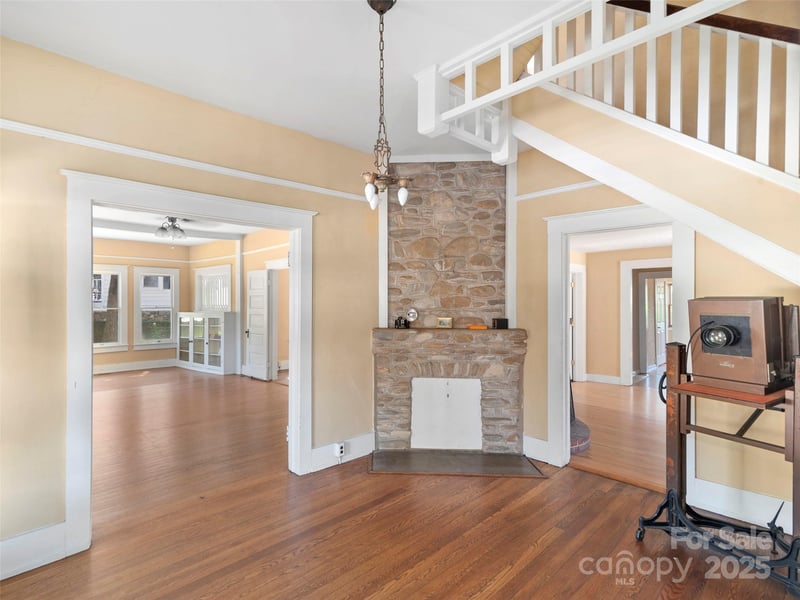 99 Walnut St, Waynesville, NC 28786
