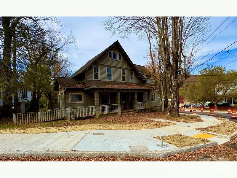 99 Walnut St, Waynesville, NC 28786