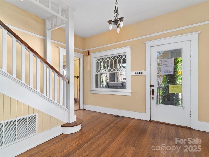 99 Walnut St, Waynesville, NC 28786