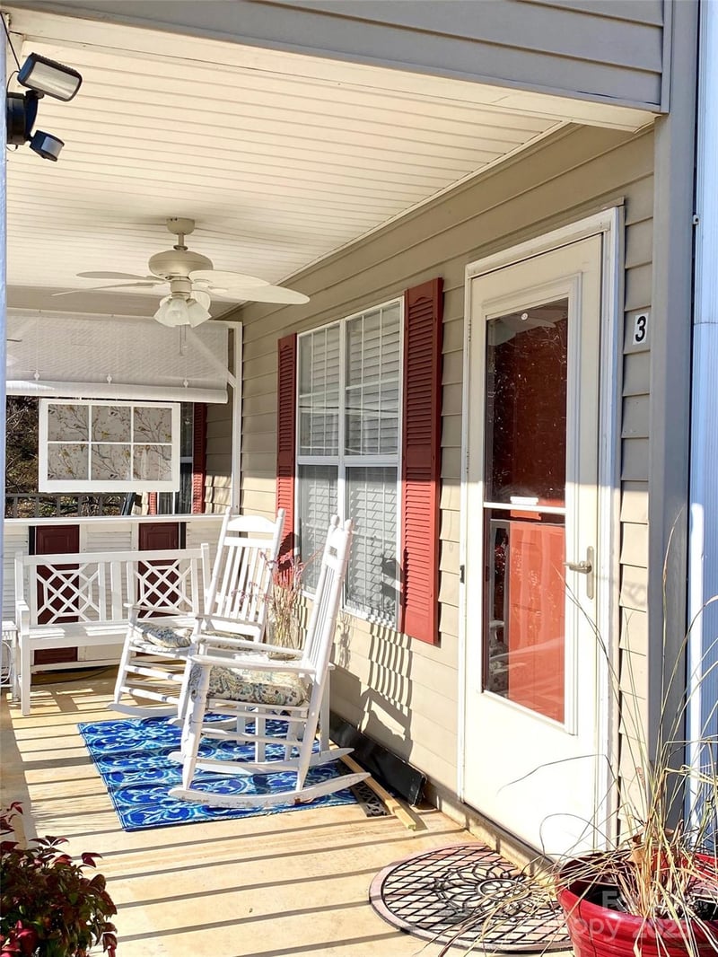 3 Rocking Porch Rd, Asheville, NC 28805