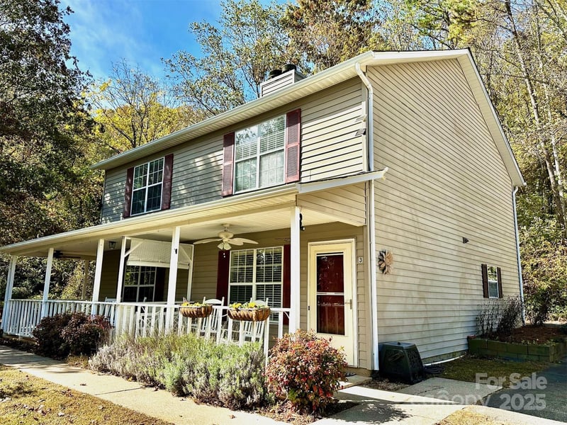 3 Rocking Porch Rd, Asheville, NC 28805