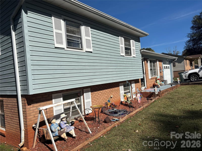 1954 Villa Dr, Newton, NC 28658