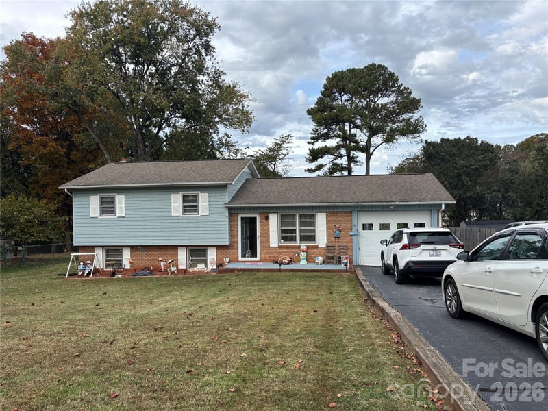 1954 Villa Dr, Newton, NC 28658
