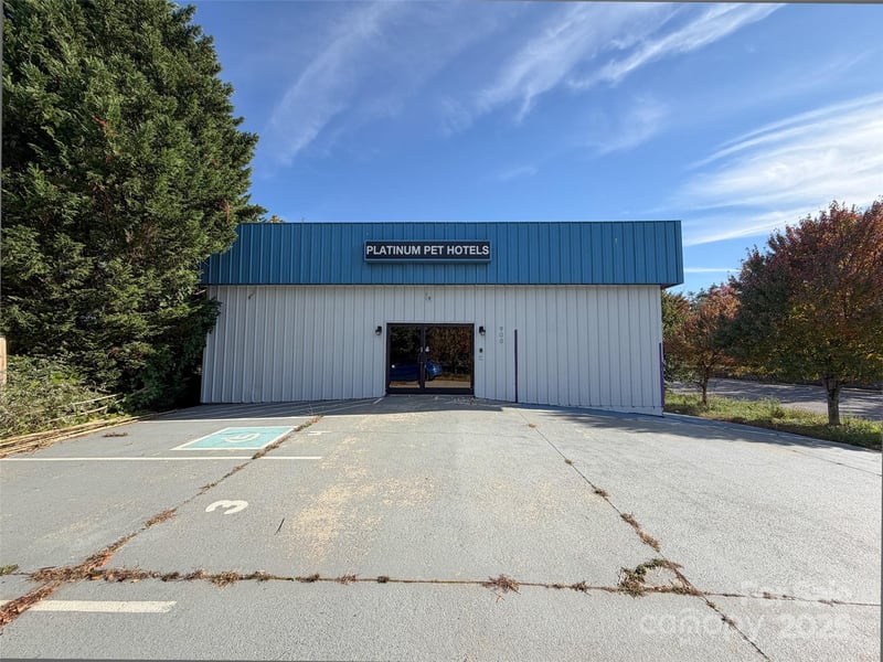 900 Chapel Rd, Asheville, NC 28803