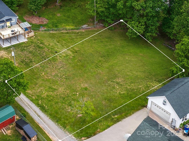 99999 Lorenz Ln, Asheville, NC 28806