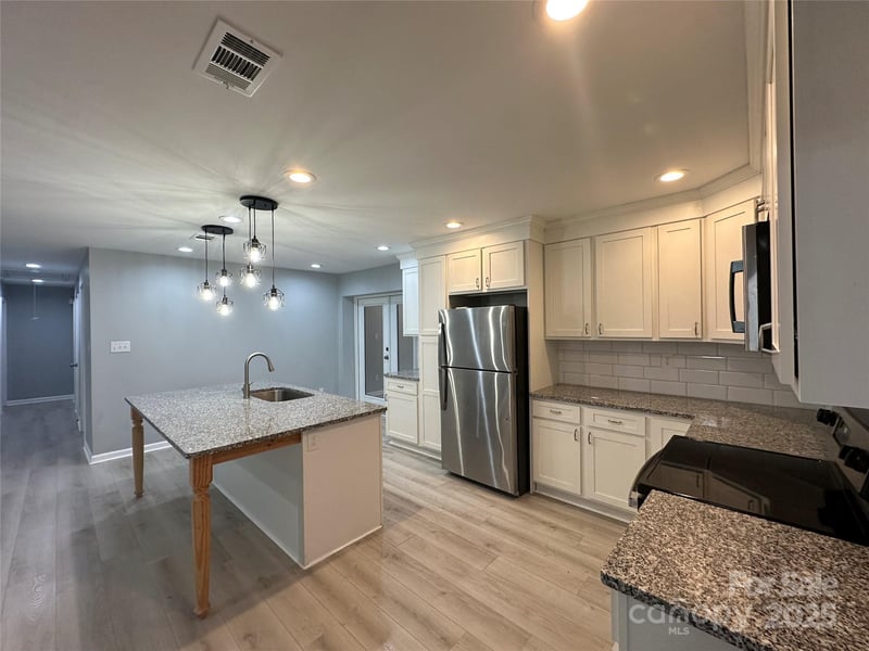 10517 Starwood Dr, Charlotte, NC 28215