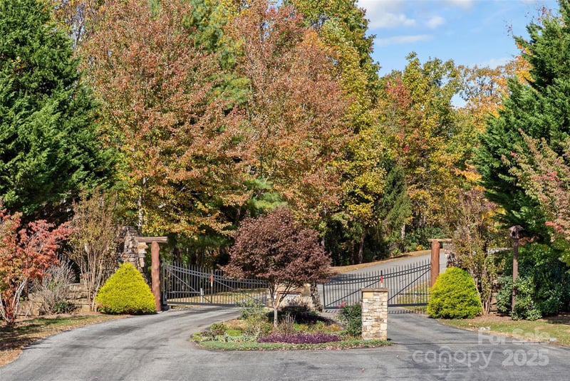 38 Attica Falls Trl, Black Mountain, NC 28711