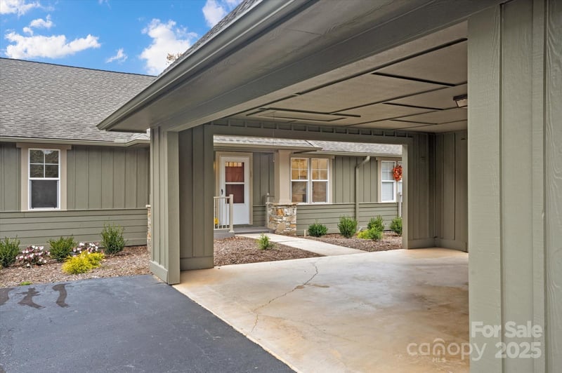 102 Fox Den Ct, Hendersonville, NC 28792