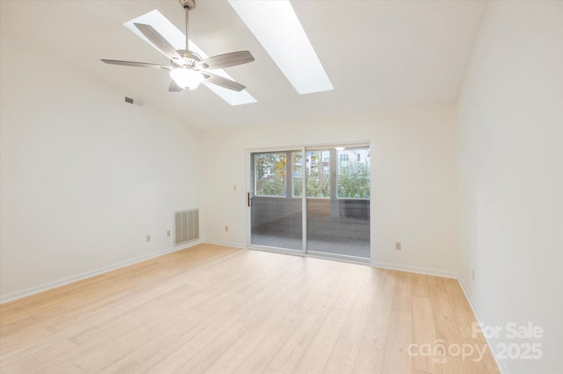 102 Fox Den Ct, Hendersonville, NC 28792