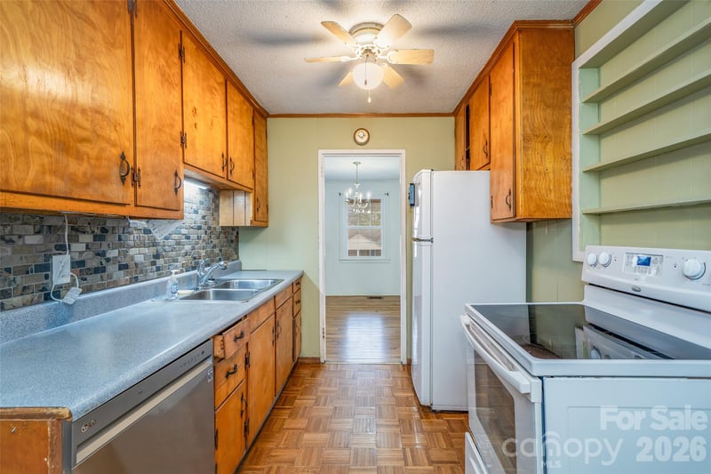 52 Miller St, Columbus, NC 28722