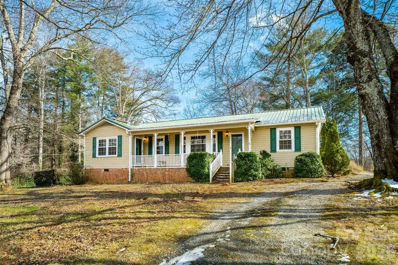 52 Miller St, Columbus, NC 28722