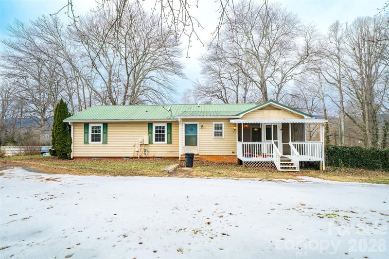 52 Miller St, Columbus, NC 28722
