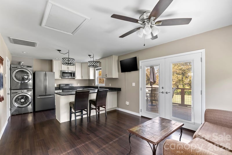 24 Ian River Dr, Asheville, NC 28806