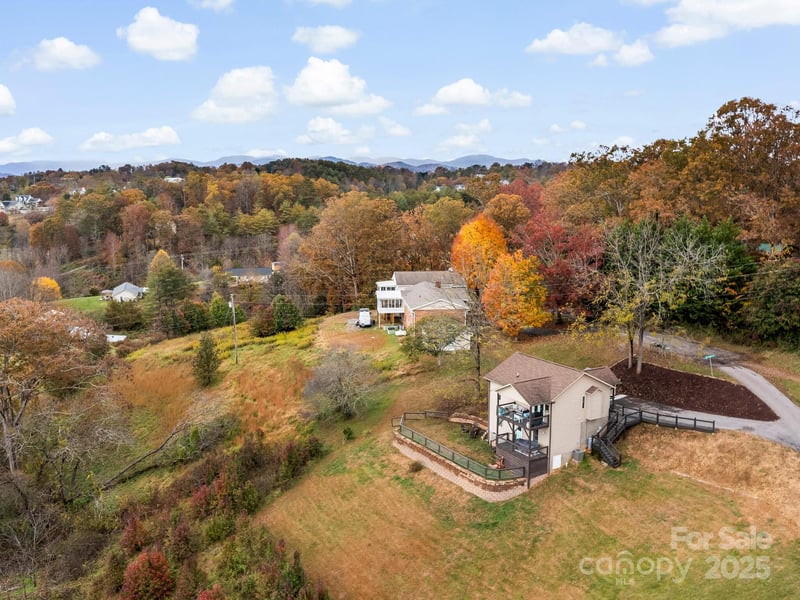 101 Clayton Dr, Weaverville, NC 28787