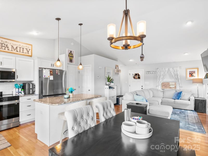 101 Clayton Dr, Weaverville, NC 28787