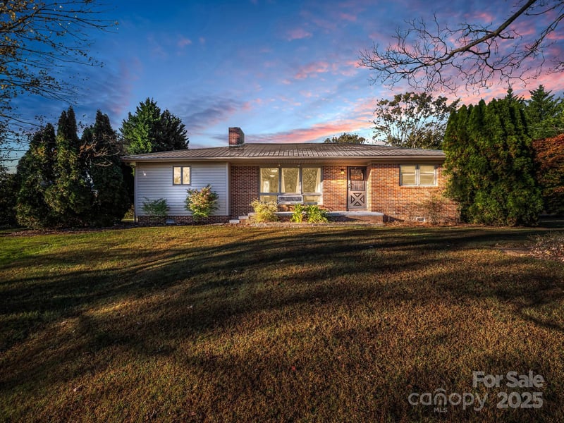 290 Stepp Mill Rd, Hendersonville, NC 28792