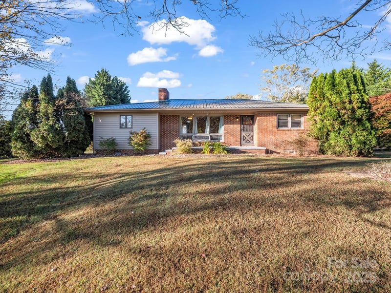 290 Stepp Mill Rd, Hendersonville, NC 28792