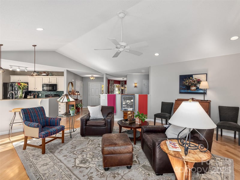 111 Wildwood Forest Ln, Mills River, NC 28759