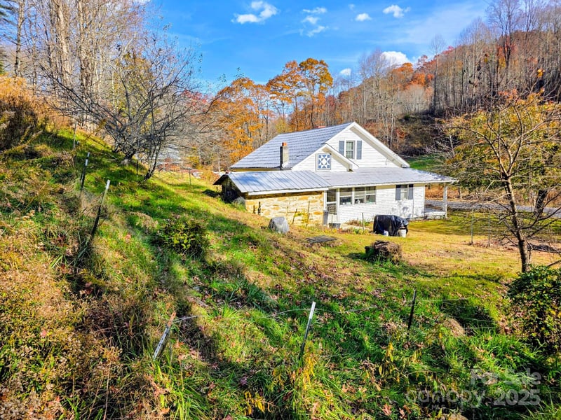 2812 Bald Mountain Rd, Burnsville, NC 28714