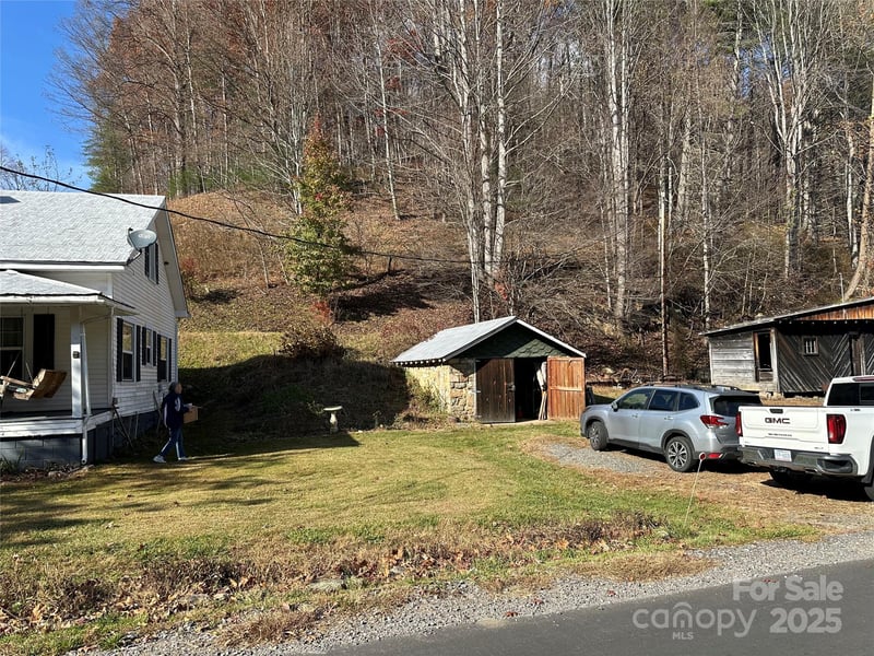 2812 Bald Mountain Rd, Burnsville, NC 28714
