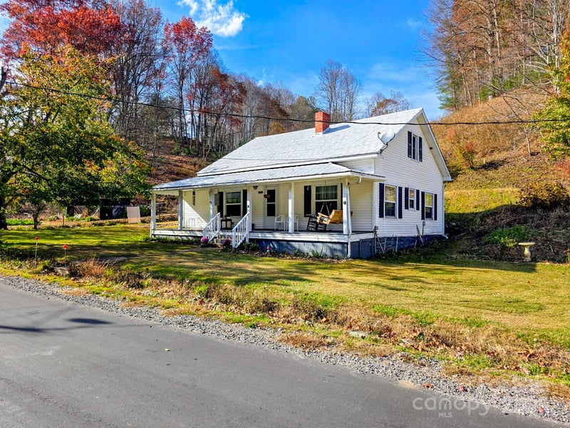 2812 Bald Mountain Rd, Burnsville, NC 28714