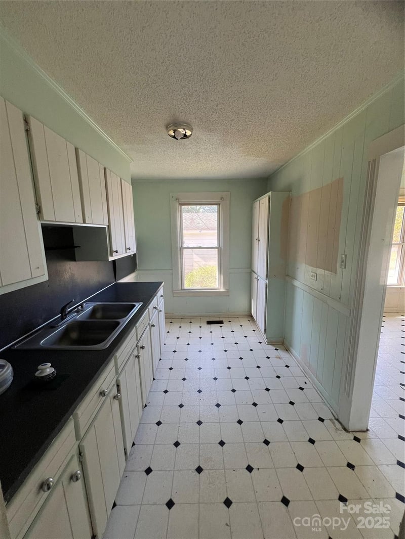 805 Church St, Cherryville, NC 28021