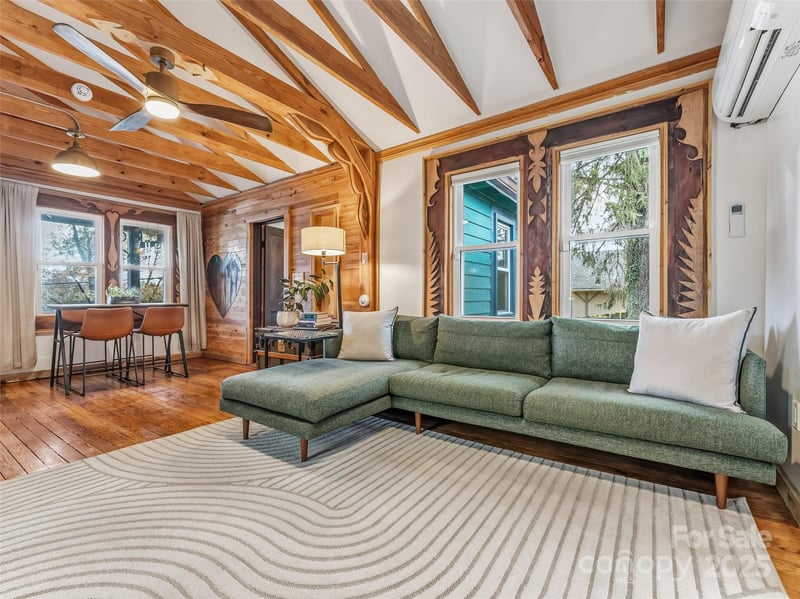 12 Woodland Dr, Asheville, NC 28806