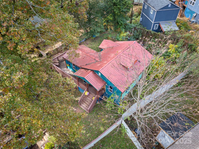 12 Woodland Dr, Asheville, NC 28806