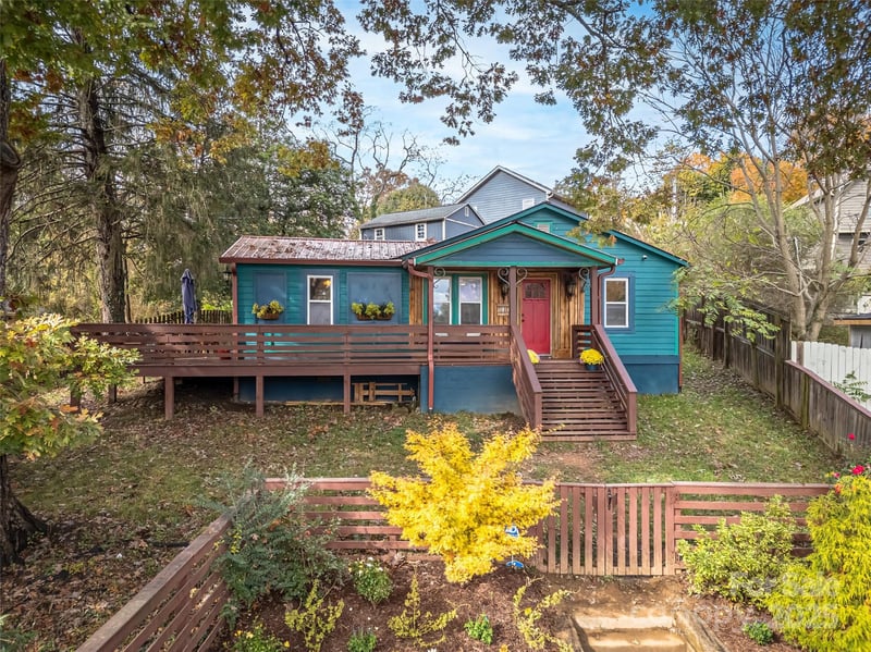 12 Woodland Dr, Asheville, NC 28806