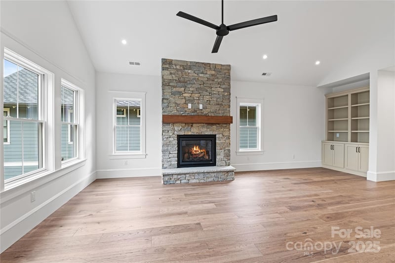 127 Creekside Valley Ln, Arden, NC 28704