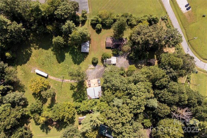 1925-B Windsor Dr, Laurel Park, NC 28739