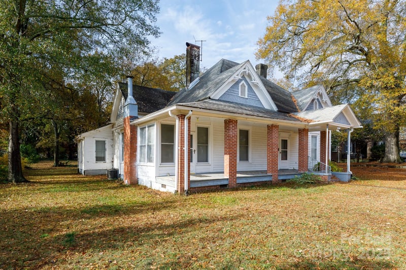303 Kings Mountain St, Clover, SC 29710