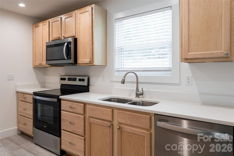 17 Sycamore St, Asheville, NC 28804