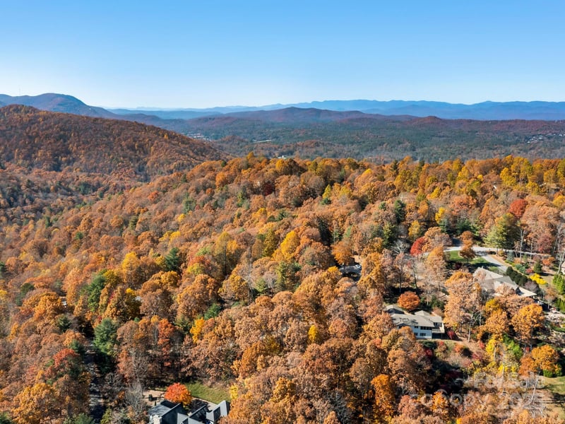 707 Overlook Dr, Flat Rock, NC 28731