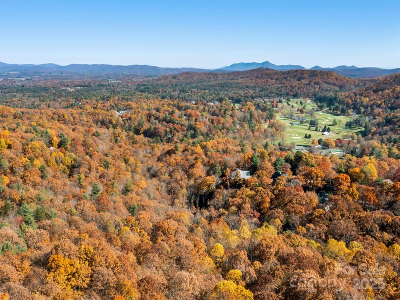 707 Overlook Dr, Flat Rock, NC 28731